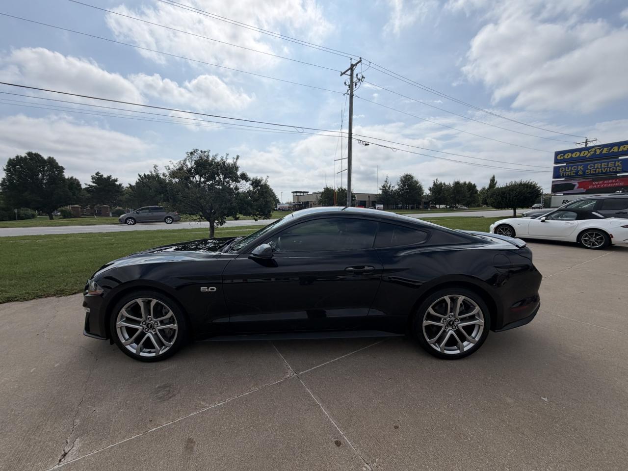 ford mustang 2019 1FA6P8CFXK5175369 image ford mustang 2019 1FA6P8CFXK5175369 image