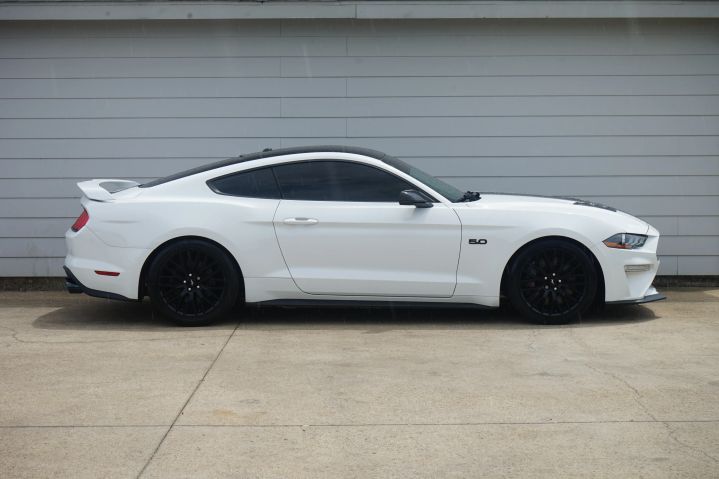 ford mustang 2018 1FA6P8CF7J5170645 image ford mustang 2018 1FA6P8CF7J5170645 image