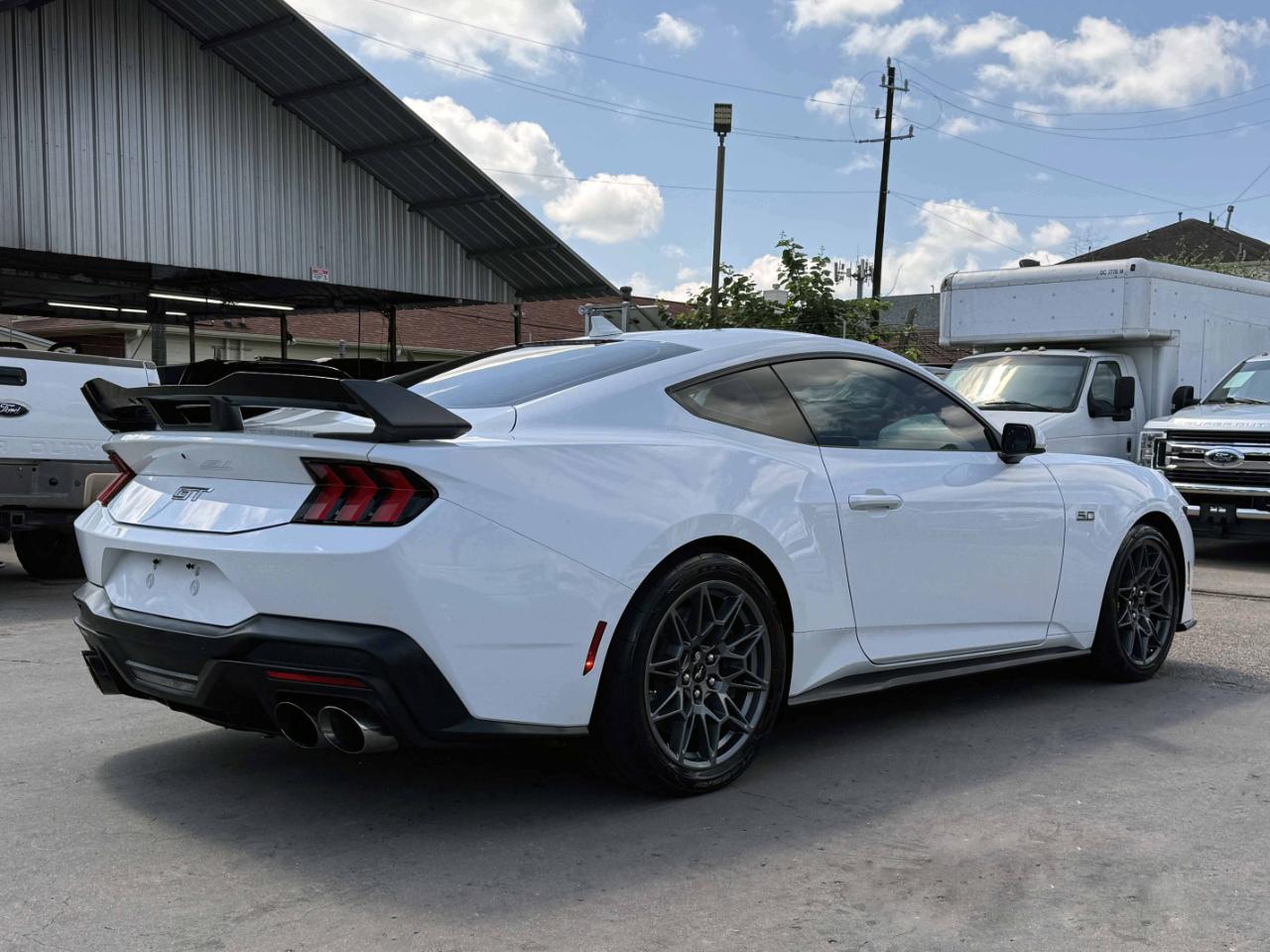 ford mustang 2024 1FA6P8CF4R5431631 image ford mustang 2024 1FA6P8CF4R5431631 image