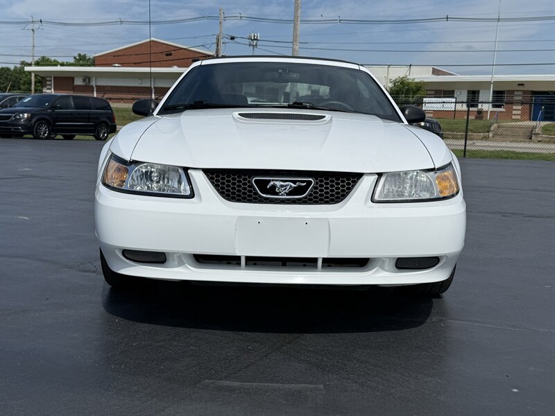 ford mustang 2000 1FAFP45XXYF130787 image ford mustang 2000 1FAFP45XXYF130787 image