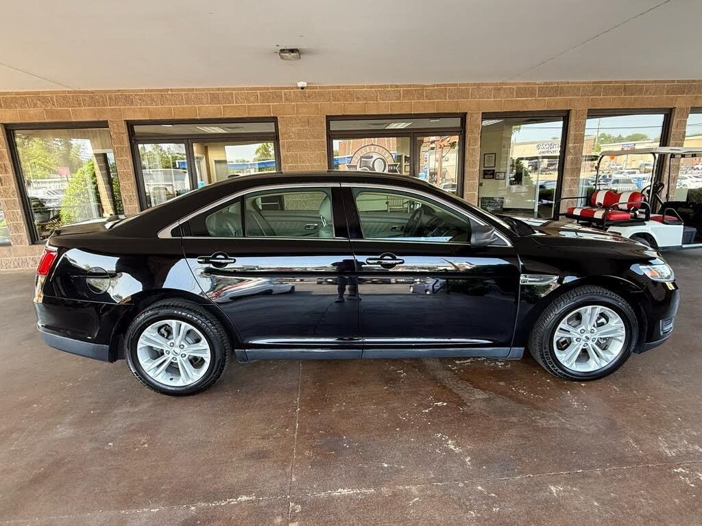 ford taurus 2018 1FAHP2D88JG117382 image