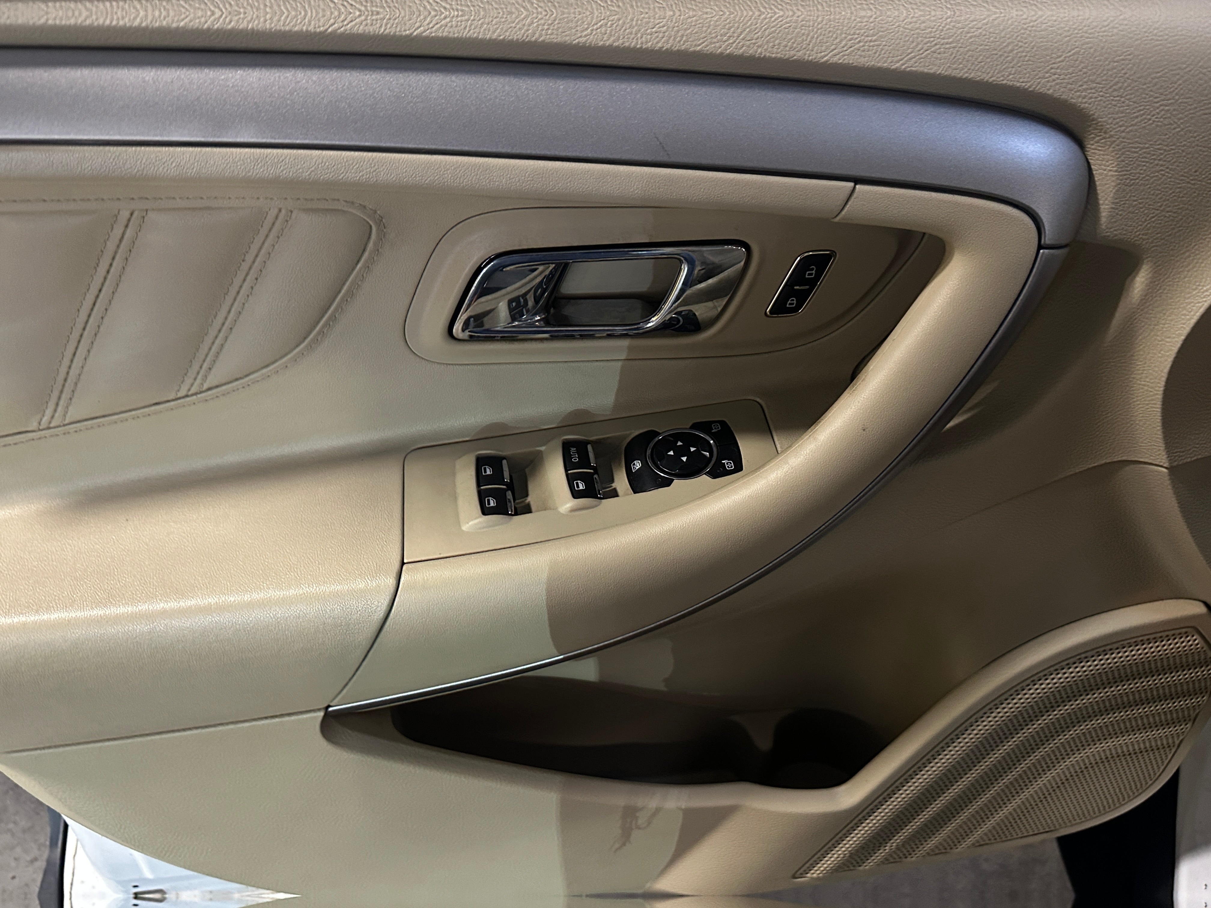 ford taurus 2013 1FAHP2E86DG129338 image ford taurus 2013 1FAHP2E86DG129338 image