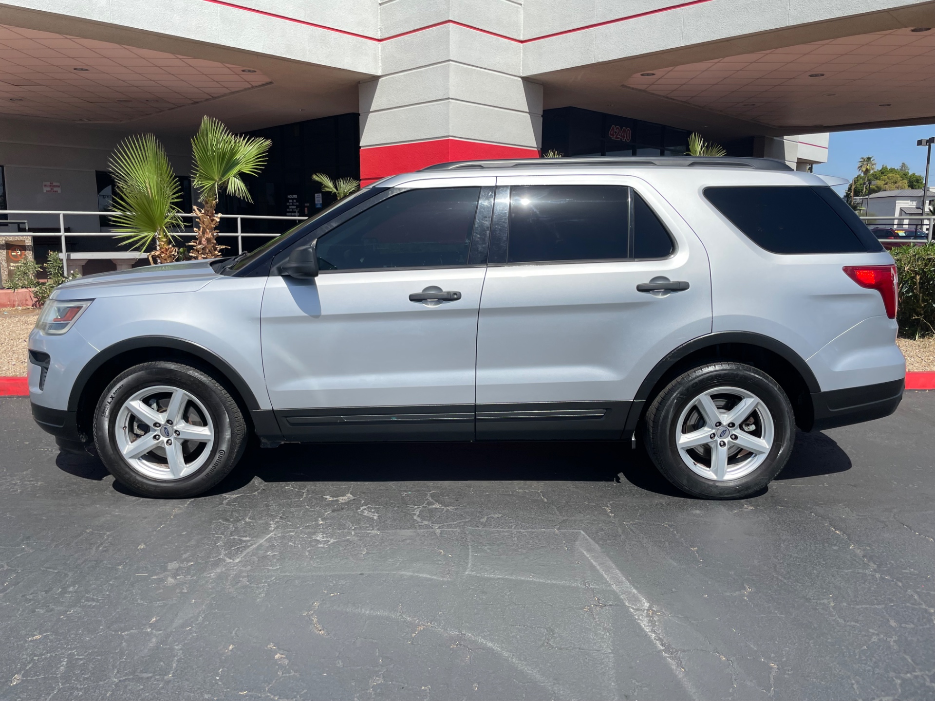 ford explorer 2018 1FM5K7B84JGA69001 image ford explorer 2018 1FM5K7B84JGA69001 image