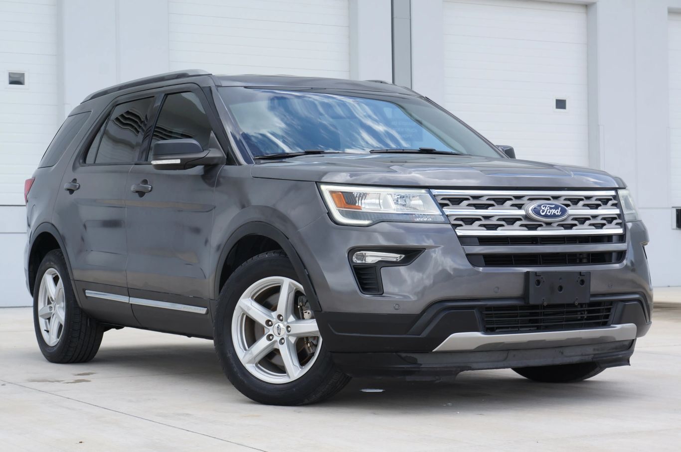 ford explorer 2018 1FM5K7D81JGA76856 image