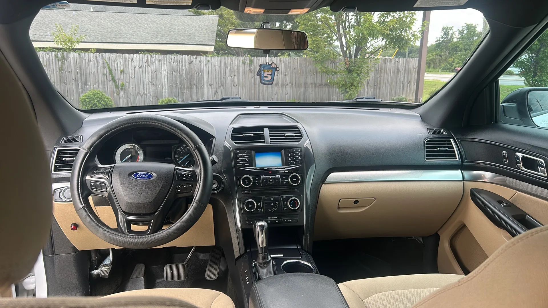 ford explorer 2017 1FM5K8B84HGD36525 image ford explorer 2017 1FM5K8B84HGD36525 image