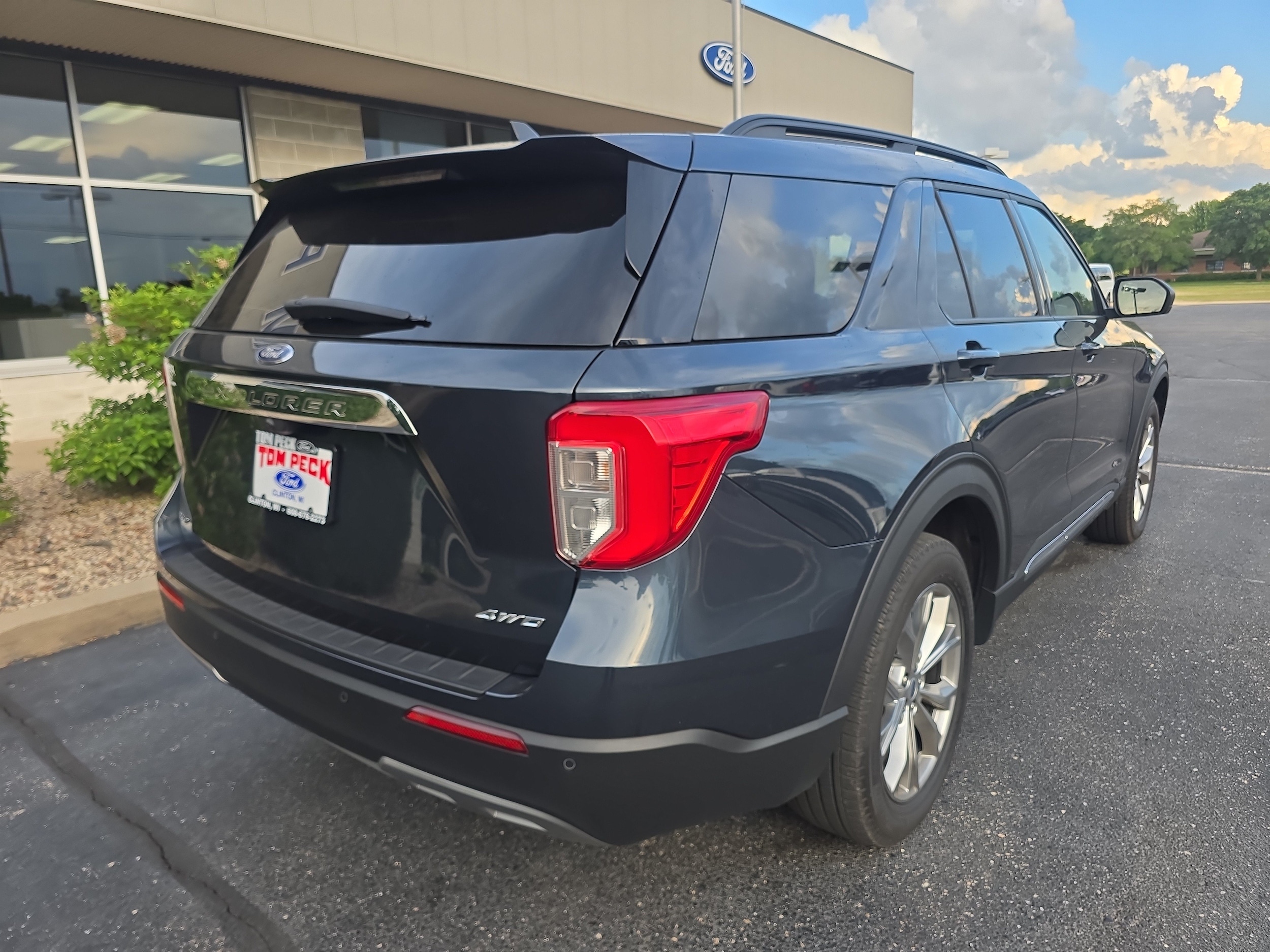 ford explorer 2024 1FMSK8DH4RGA75205 image