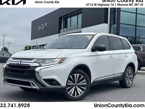 MITSUBISHI OUTLANDER 2019 JA4AD2A30KZ054646 image