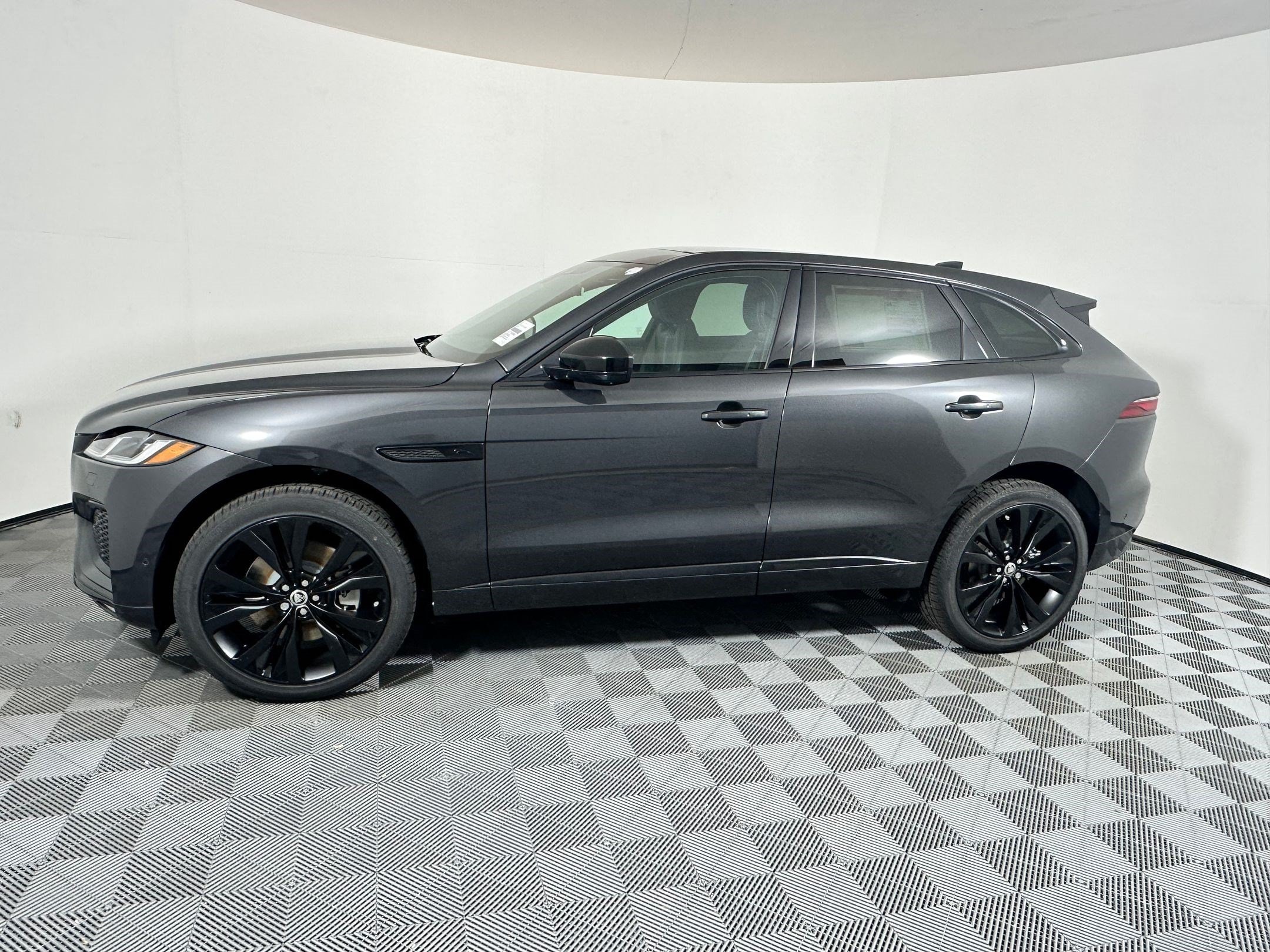 jaguar f-pace 2026 SADCT2EX1TA759880 image jaguar f-pace 2026 SADCT2EX1TA759880 image