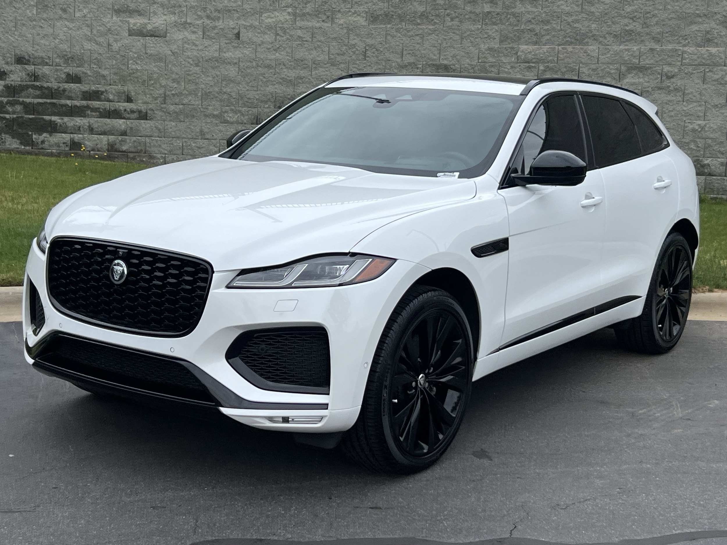 jaguar f-pace 2026 SADCT2FU8TA756494 image jaguar f-pace 2026 SADCT2FU8TA756494 image