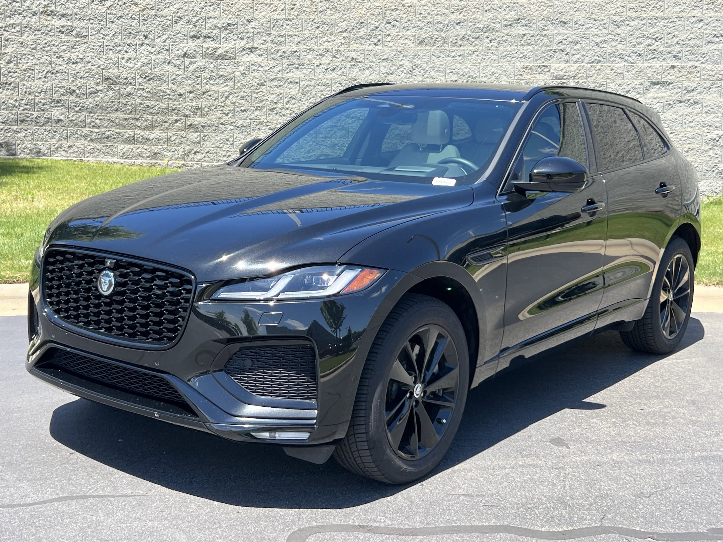 jaguar f-pace 2026 SADCT2EX4TA755547 image jaguar f-pace 2026 SADCT2EX4TA755547 image