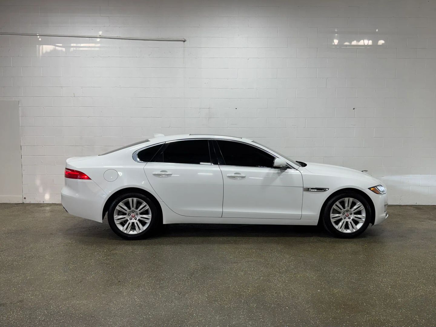 jaguar xf 2017 SAJBJ4BV0HCY28664 image jaguar xf 2017 SAJBJ4BV0HCY28664 image