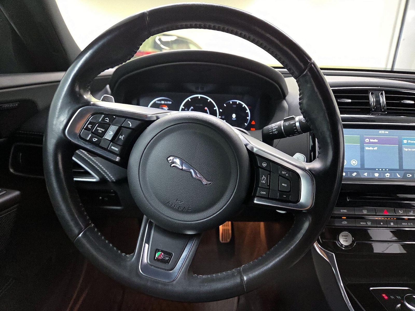 jaguar xe 2018 SAJAG4FVXJCP17002 image jaguar xe 2018 SAJAG4FVXJCP17002 image