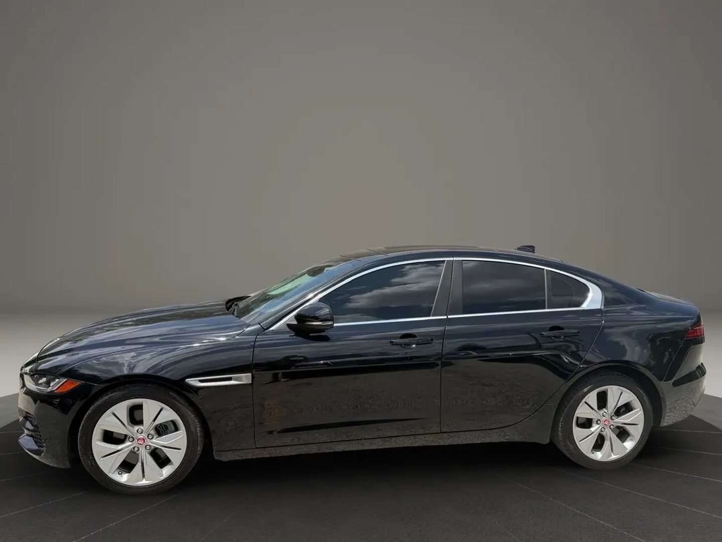 jaguar xe 2020 SAJAE4FX0LCP57860 image jaguar xe 2020 SAJAE4FX0LCP57860 image