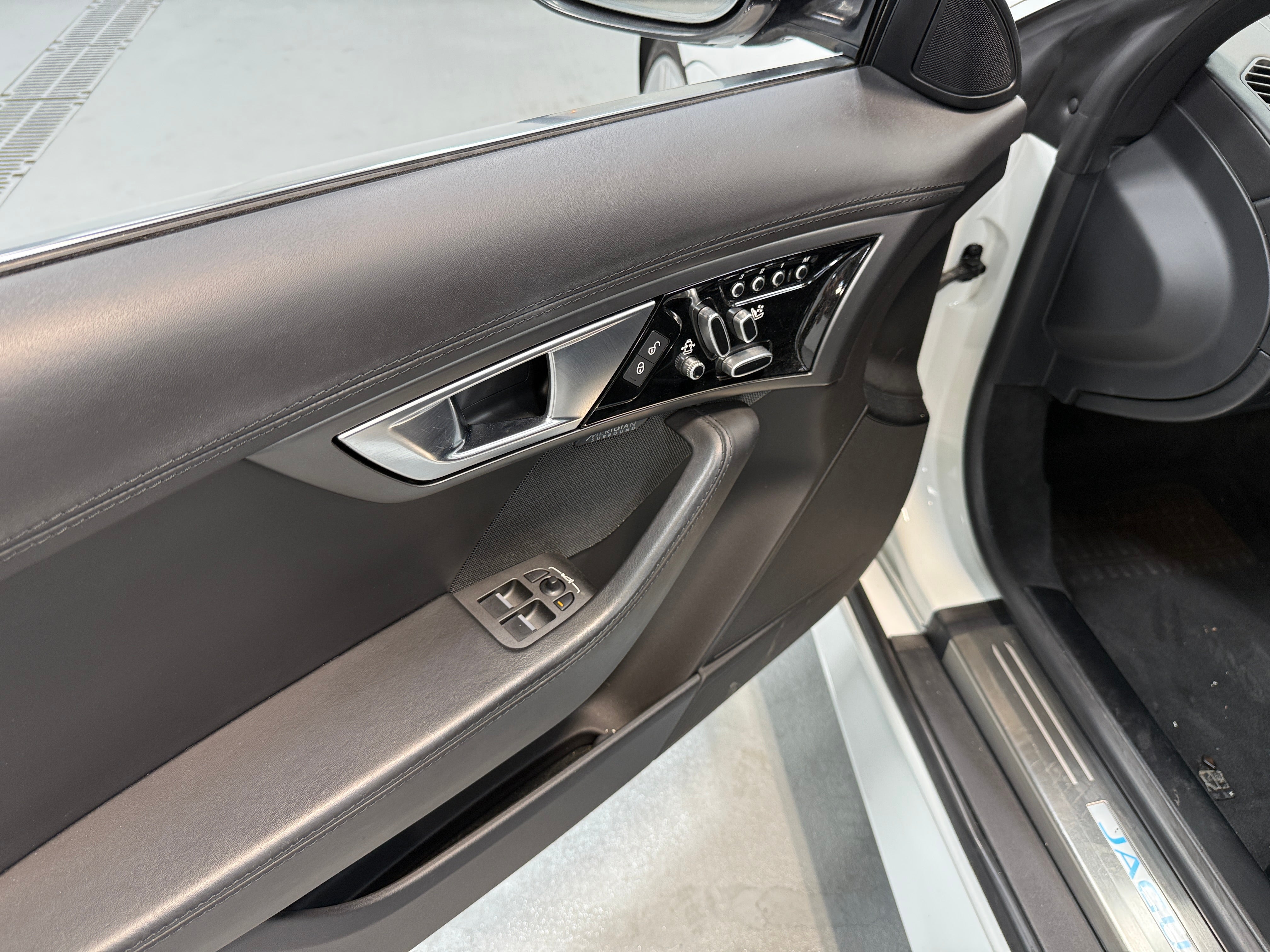 jaguar f-type 2017 SAJWJ6DLXHMK36546 image jaguar f-type 2017 SAJWJ6DLXHMK36546 image