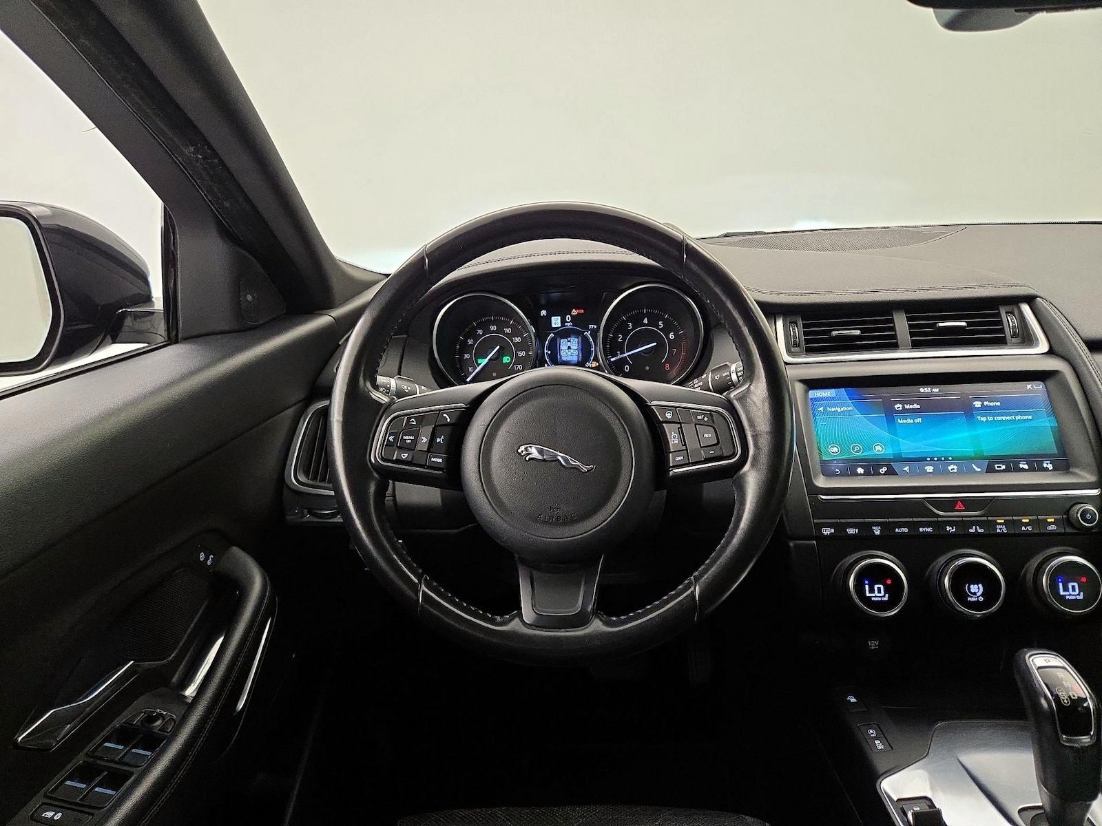 jaguar e-pace 2018 SADFJ2FX9J1Z05425 image jaguar e-pace 2018 SADFJ2FX9J1Z05425 image