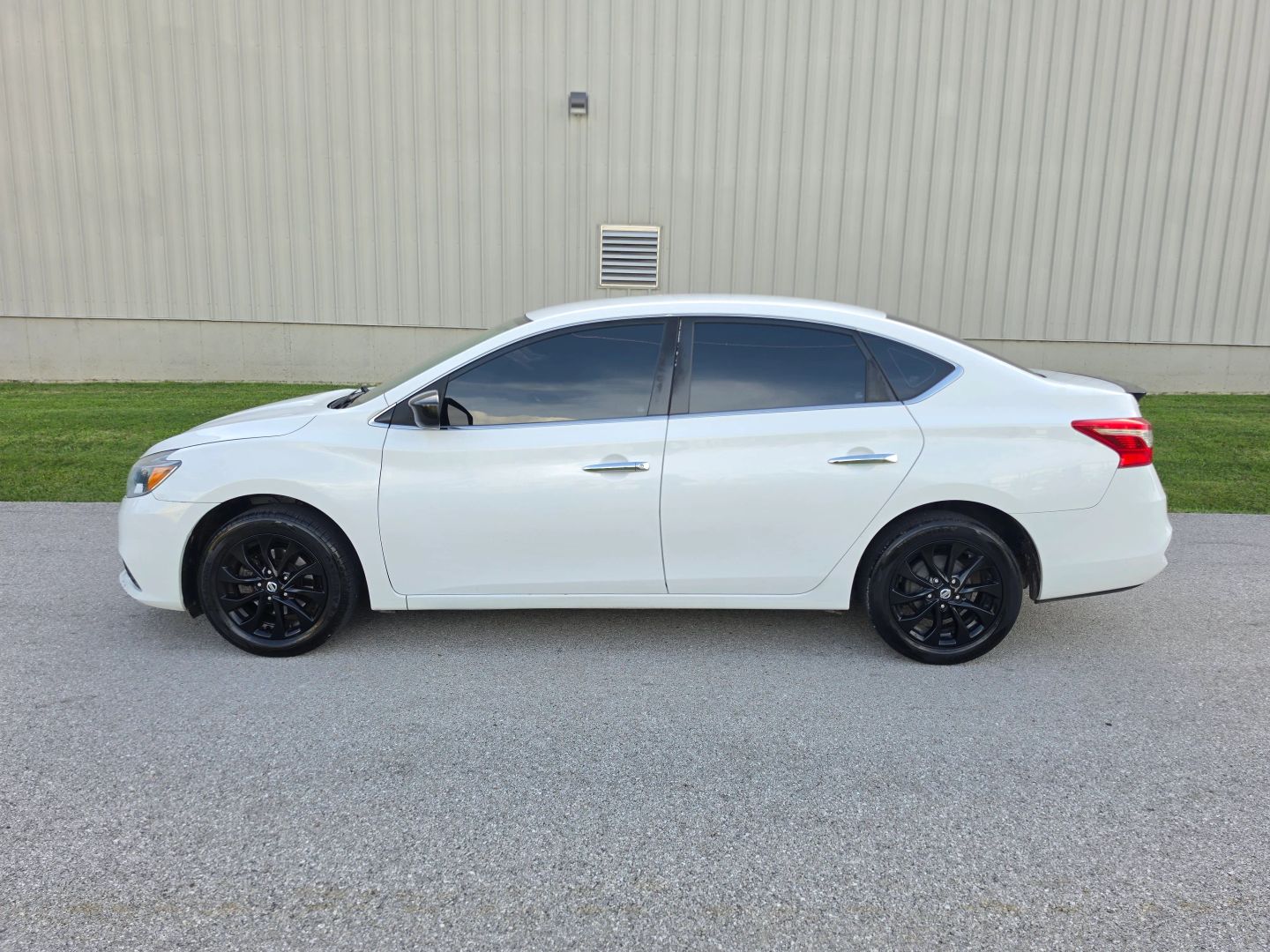 nissan sentra 2018 3N1AB7AP9JY301346 image nissan sentra 2018 3N1AB7AP9JY301346 image