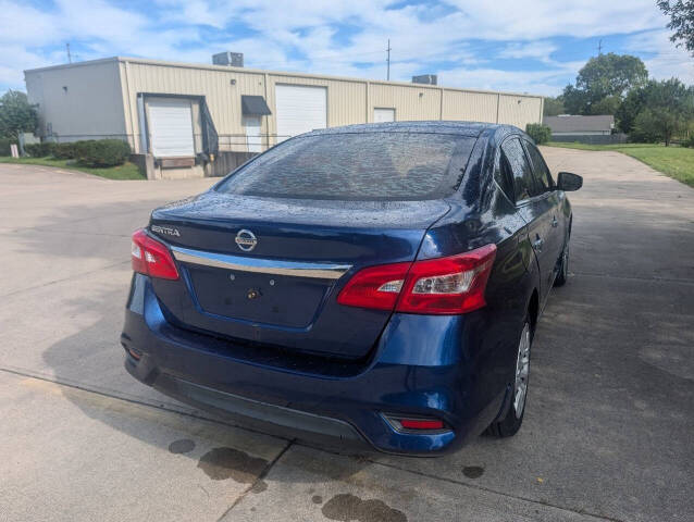 nissan sentra 2017 3N1AB7AP6HY331172 image nissan sentra 2017 3N1AB7AP6HY331172 image