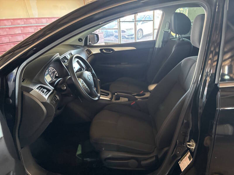nissan sentra 2017 3N1AB7AP6HY395860 image nissan sentra 2017 3N1AB7AP6HY395860 image