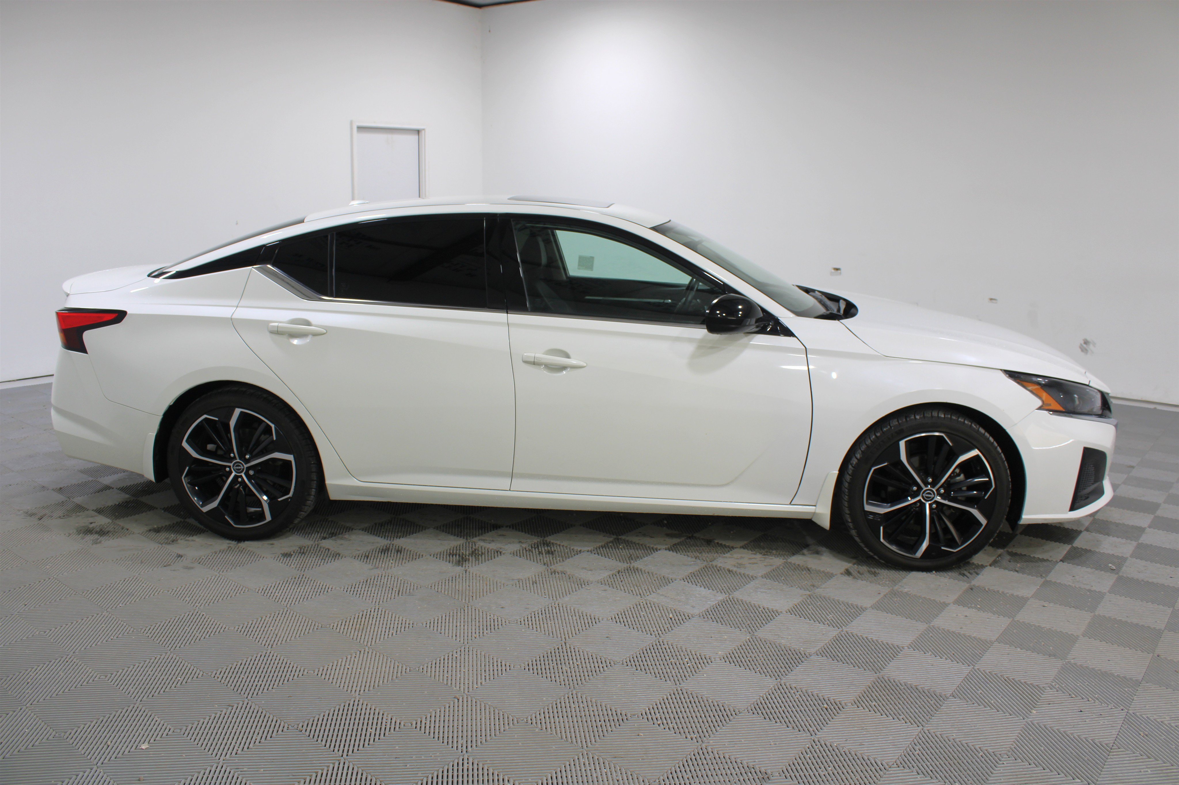 nissan altima 2023 1N4BL4CVXPN318967 image nissan altima 2023 1N4BL4CVXPN318967 image