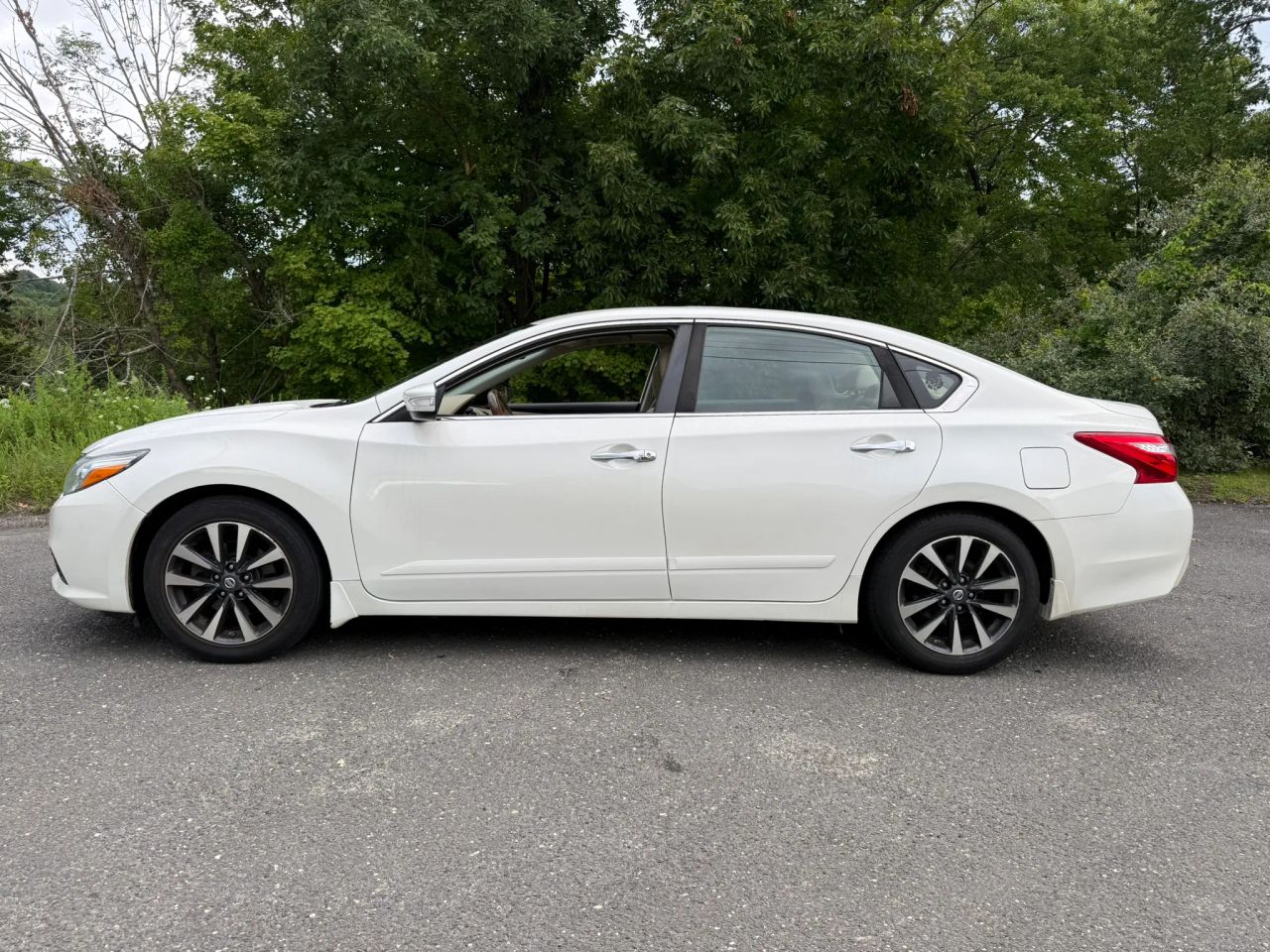 nissan altima 2016 1N4AL3AP4GC117622 image nissan altima 2016 1N4AL3AP4GC117622 image