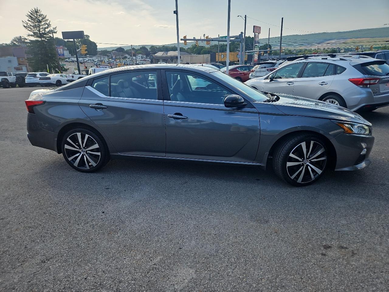 nissan altima 2019 1N4BL4CW0KN321121 image nissan altima 2019 1N4BL4CW0KN321121 image