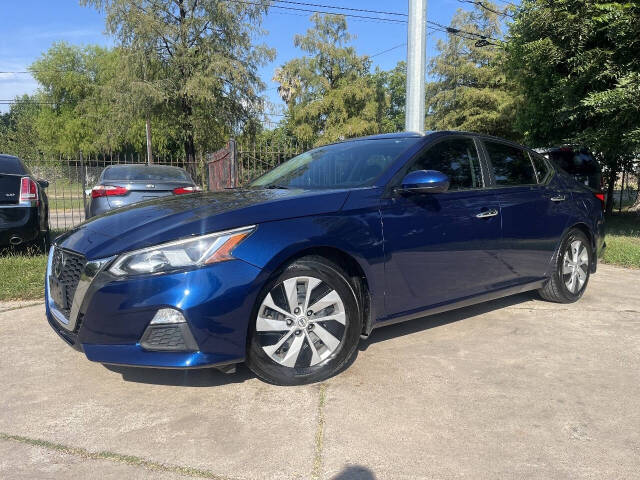 nissan altima 2019 1N4BL4BV0KC103930 image nissan altima 2019 1N4BL4BV0KC103930 image