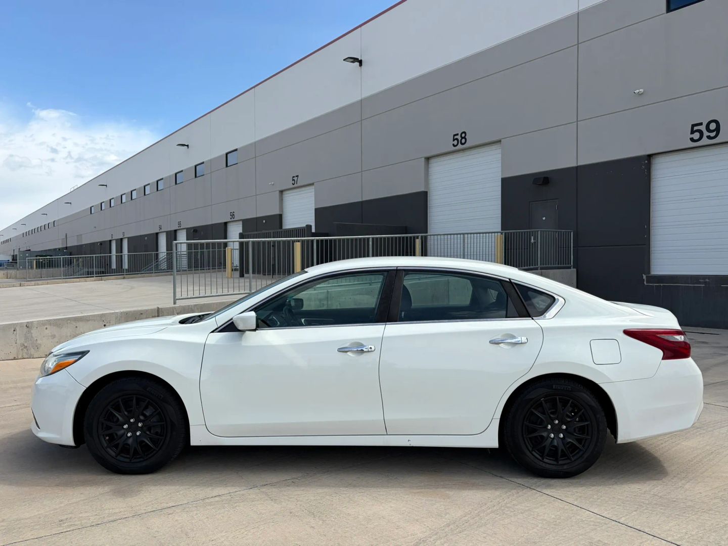 nissan altima 2018 1N4AL3AP5JC173138 image nissan altima 2018 1N4AL3AP5JC173138 image