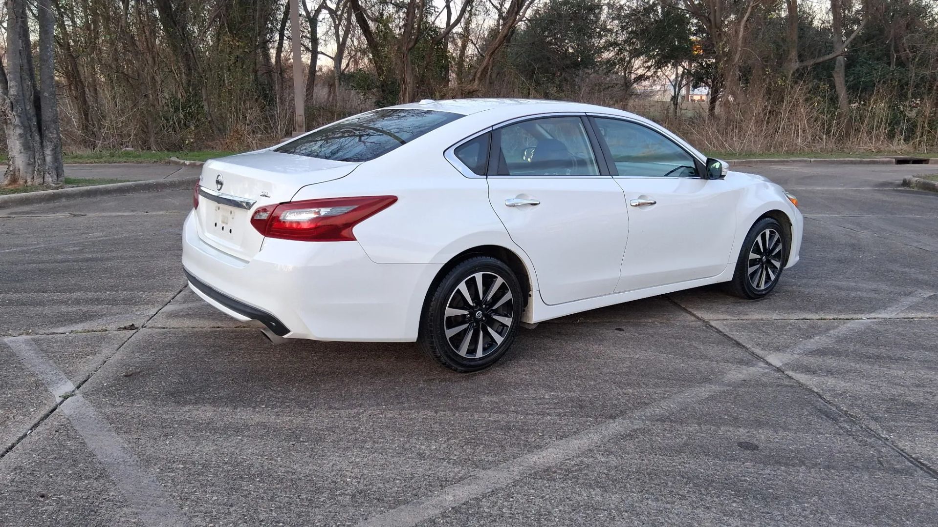 nissan altima 2018 1N4AL3AP2JC205267 image nissan altima 2018 1N4AL3AP2JC205267 image
