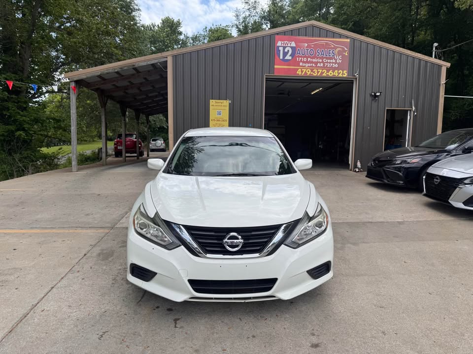 nissan altima 2018 1N4AL3AP7JC179443 image nissan altima 2018 1N4AL3AP7JC179443 image