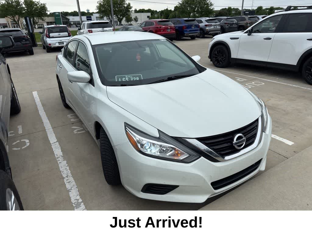 nissan altima 2018 1N4AL3AP4JC298096 image nissan altima 2018 1N4AL3AP4JC298096 image