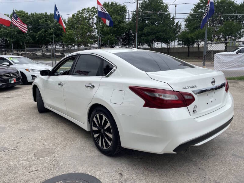 nissan altima 2018 1N4AL3AP8JC194744 image nissan altima 2018 1N4AL3AP8JC194744 image