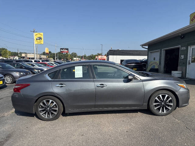 nissan altima 2018 1N4AL3AP4JC215427 image nissan altima 2018 1N4AL3AP4JC215427 image