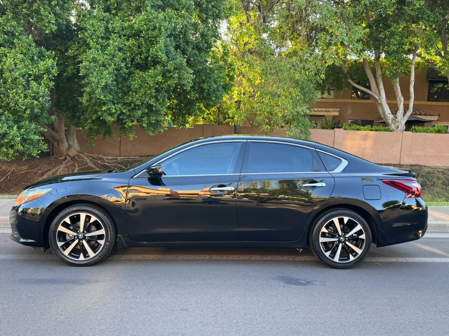 nissan altima 2018 1N4AL3AP2JC112037 image nissan altima 2018 1N4AL3AP2JC112037 image