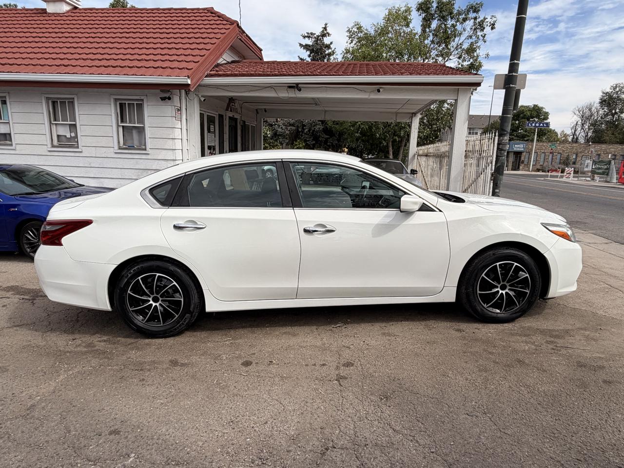 nissan altima 2018 1N4AL3AP7JC169320 image nissan altima 2018 1N4AL3AP7JC169320 image