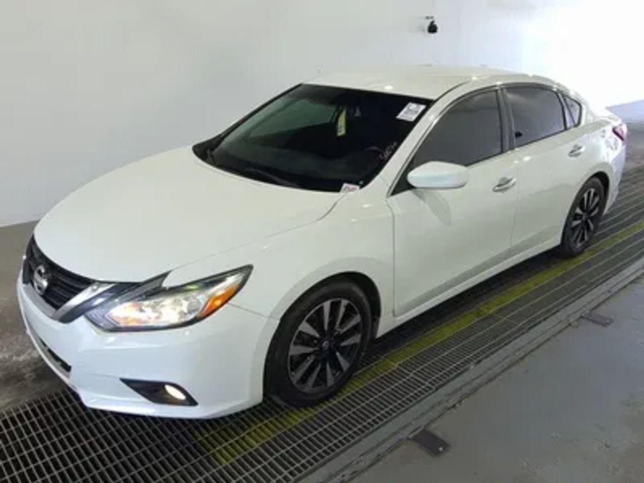 nissan altima 2018 1N4AL3AP7JC252567 image nissan altima 2018 1N4AL3AP7JC252567 image