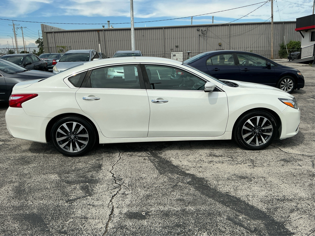 nissan altima 2017 1N4AL3AP4HC172881 image nissan altima 2017 1N4AL3AP4HC172881 image