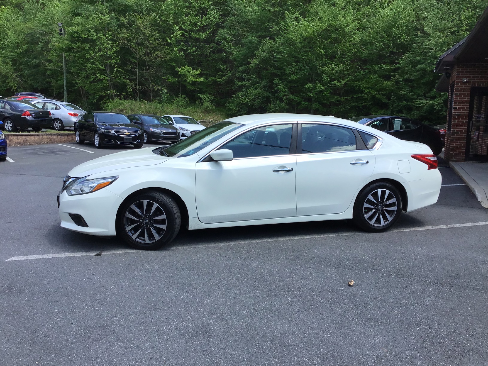 nissan altima 2017 1N4AL3AP0HC118915 image nissan altima 2017 1N4AL3AP0HC118915 image
