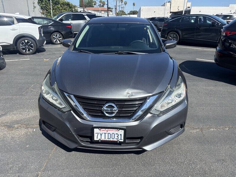 nissan altima 2017 1N4AL3AP4HC256733 image nissan altima 2017 1N4AL3AP4HC256733 image