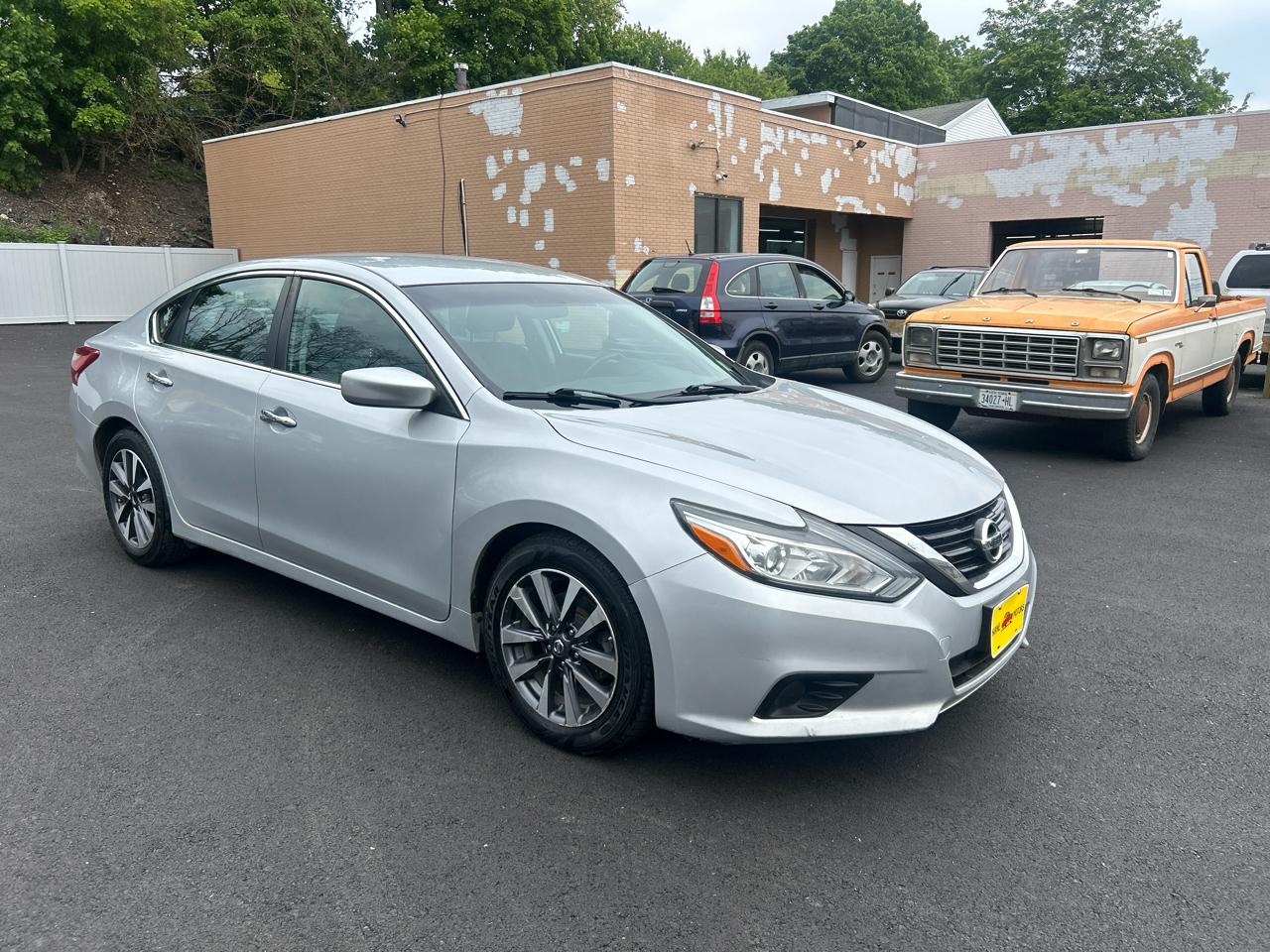 nissan altima 2017 1N4AL3AP8HC258419 image nissan altima 2017 1N4AL3AP8HC258419 image