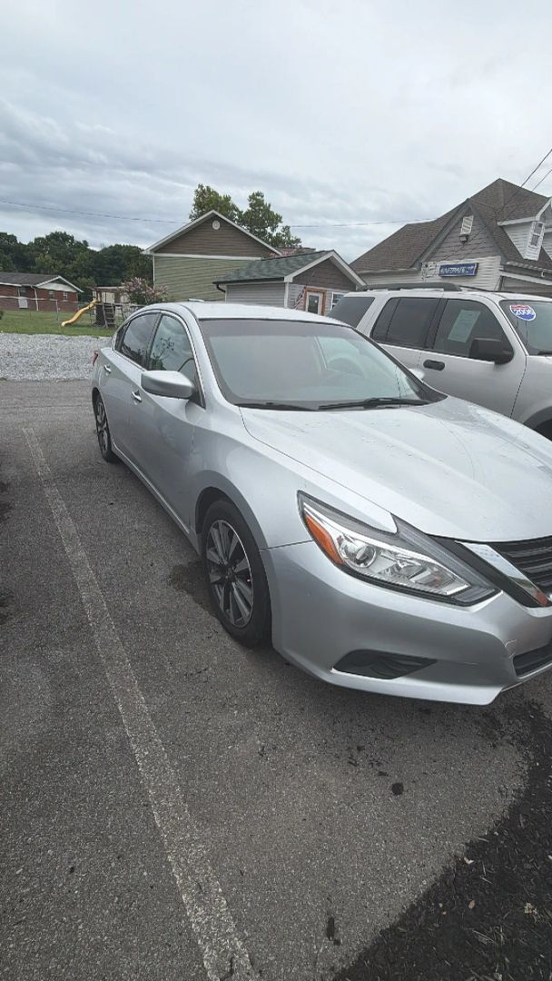 nissan altima 2017 1N4AL3AP4HC222307 image nissan altima 2017 1N4AL3AP4HC222307 image