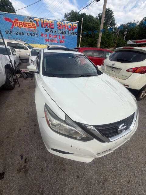 nissan altima 2017 1N4AL3AP7HC173670 image nissan altima 2017 1N4AL3AP7HC173670 image