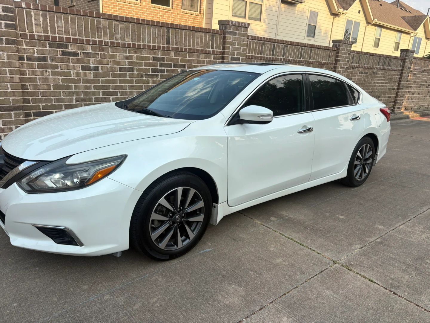 nissan altima 2017 1N4AL3AP7HC164676 image nissan altima 2017 1N4AL3AP7HC164676 image