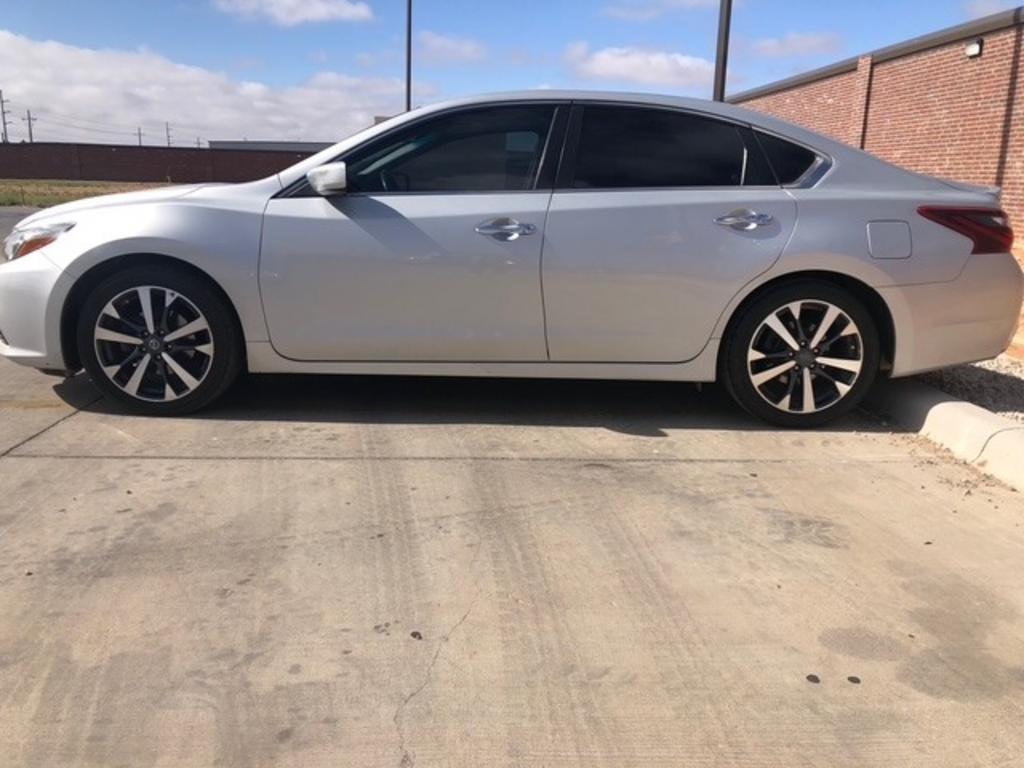 nissan altima 2017 1N4BL3AP4HC184498 image nissan altima 2017 1N4BL3AP4HC184498 image