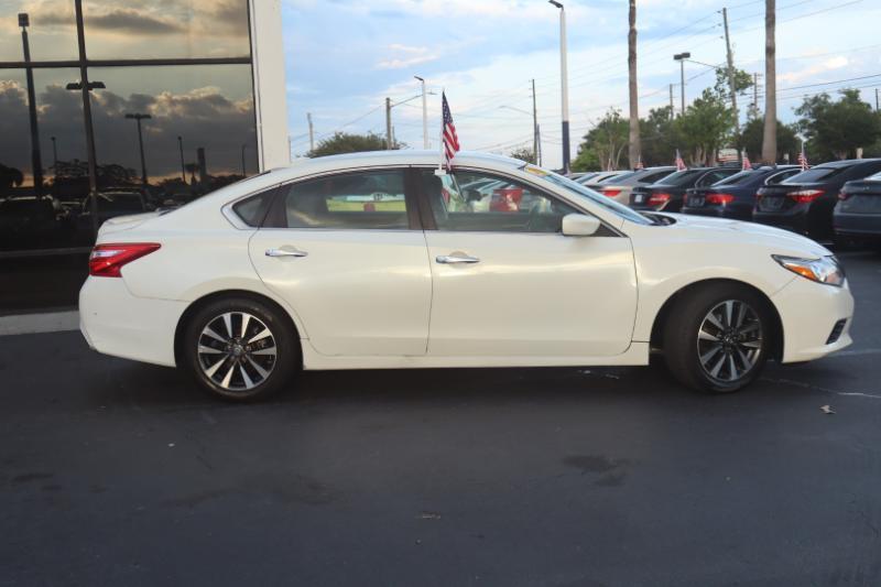 nissan altima 2017 1N4AL3AP1HC174443 image nissan altima 2017 1N4AL3AP1HC174443 image