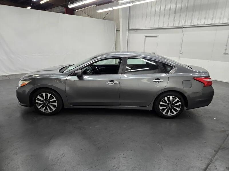 nissan altima 2017 1N4AL3AP4HC172640 image nissan altima 2017 1N4AL3AP4HC172640 image