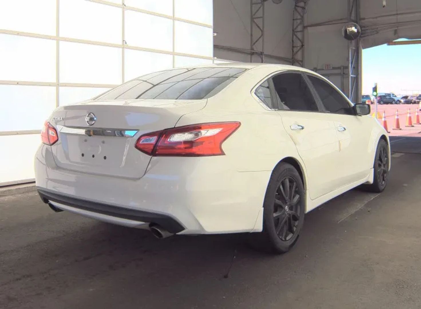 nissan altima 2017 1N4AL3AP8HC276757 image nissan altima 2017 1N4AL3AP8HC276757 image