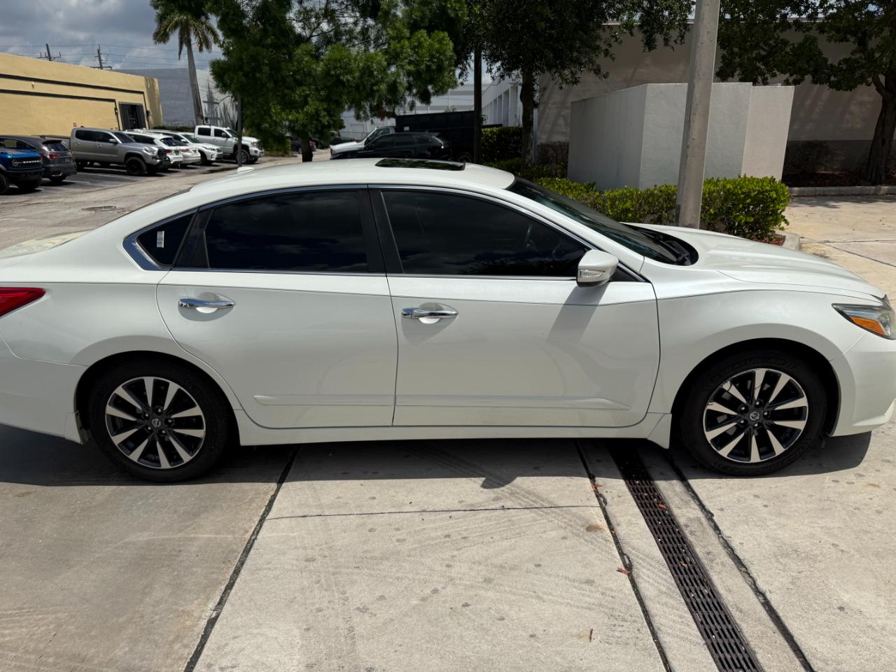 nissan altima 2017 1N4AL3AP1HC161529 image nissan altima 2017 1N4AL3AP1HC161529 image