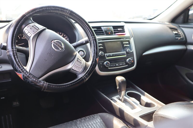 nissan altima 2017 1N4AL3AP4HC280319 image nissan altima 2017 1N4AL3AP4HC280319 image