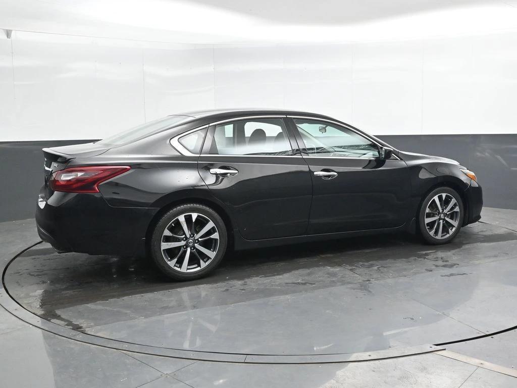 nissan altima 2017 1N4AL3APXHC110093 image nissan altima 2017 1N4AL3APXHC110093 image