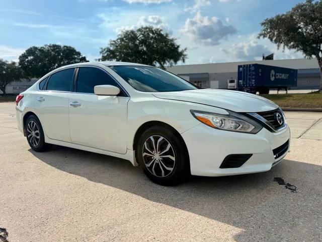 nissan altima 2017 1N4AL3AP8HC488770 image nissan altima 2017 1N4AL3AP8HC488770 image
